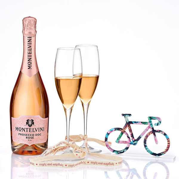 Gift Box με ένα μπουκάλι Montelvini Prosecco doc Rose, 2 ποτήρια κρυστάλλινα σαμπάνιας και 1 πολύχρωμο ποδήλατο αλουμινίου σε βάση Plexi