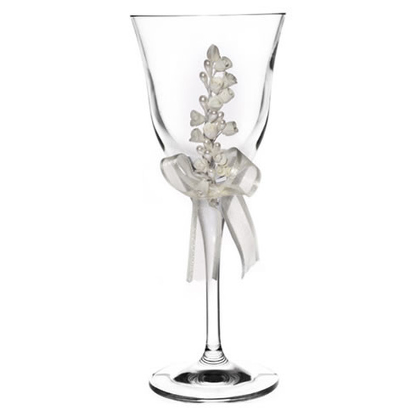 Κρυστάλλινο ποτήρι κρασιού με πορσελάνινα λουλούδια